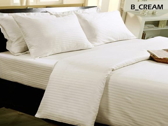 Hotel Luxury White Cotton Bathrobe - Model 2