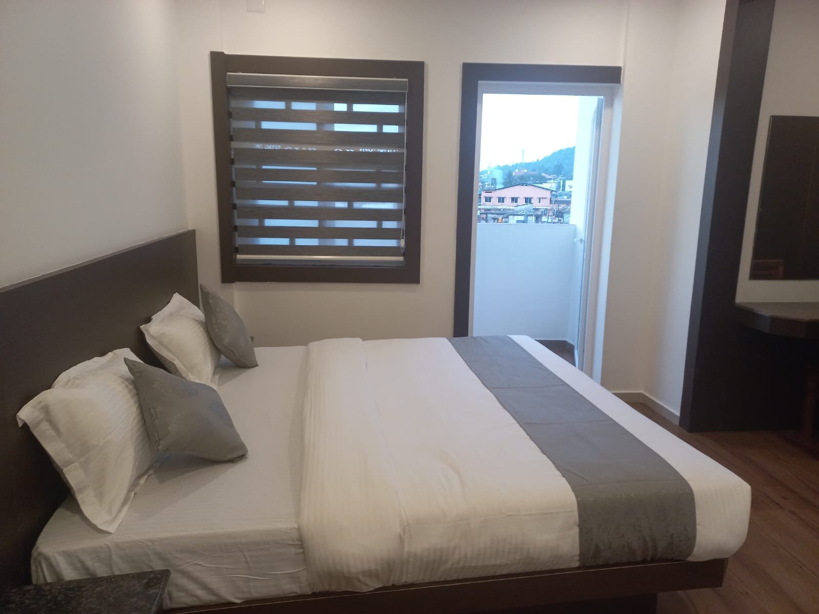 Hotel Premium Showcase Bed Linen - Style 1