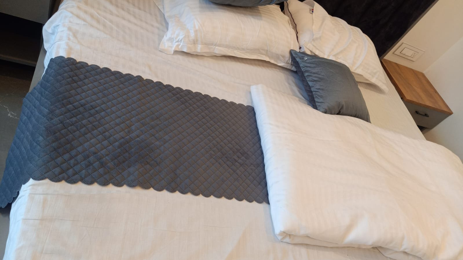 Premium Hotel White Bedsheet Set - Style 10