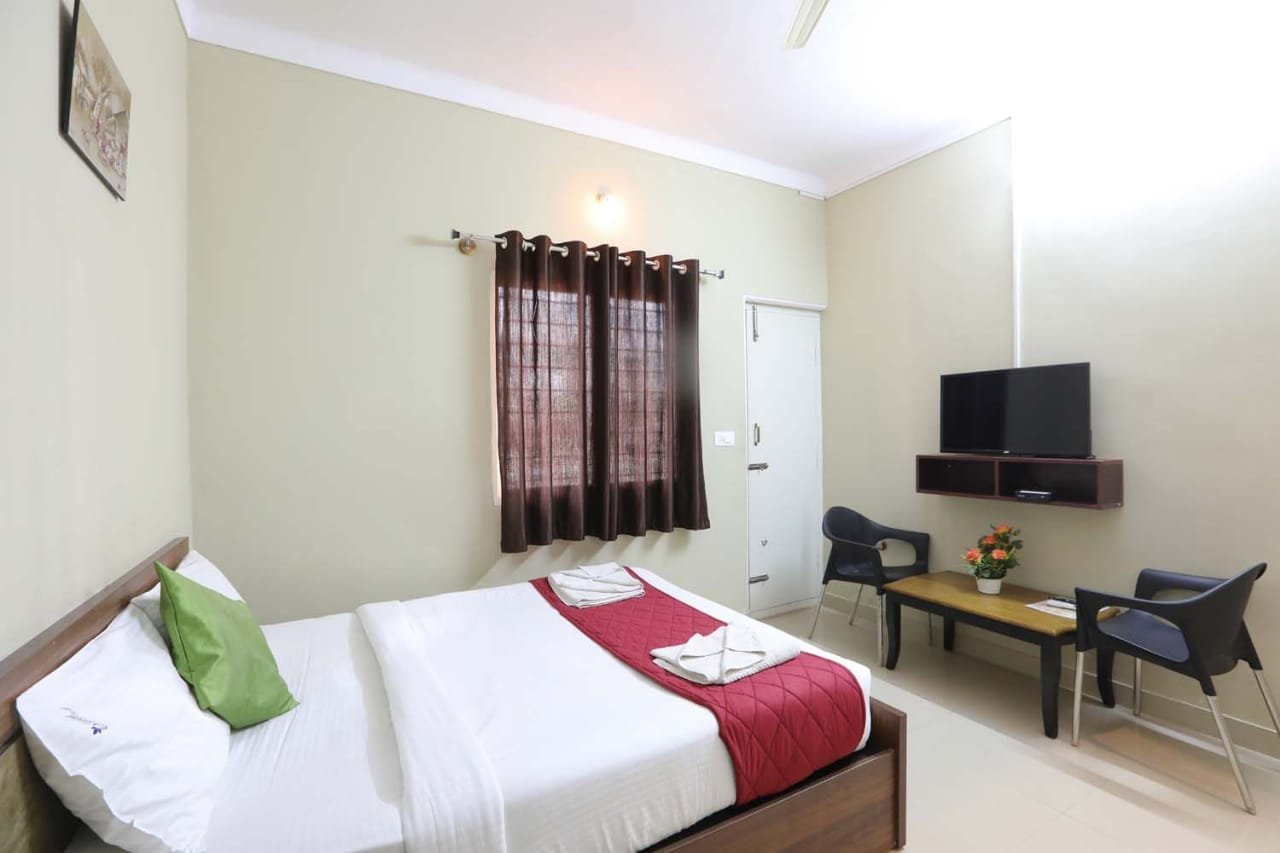 Premium Hotel White Bedsheet Set - Style 2