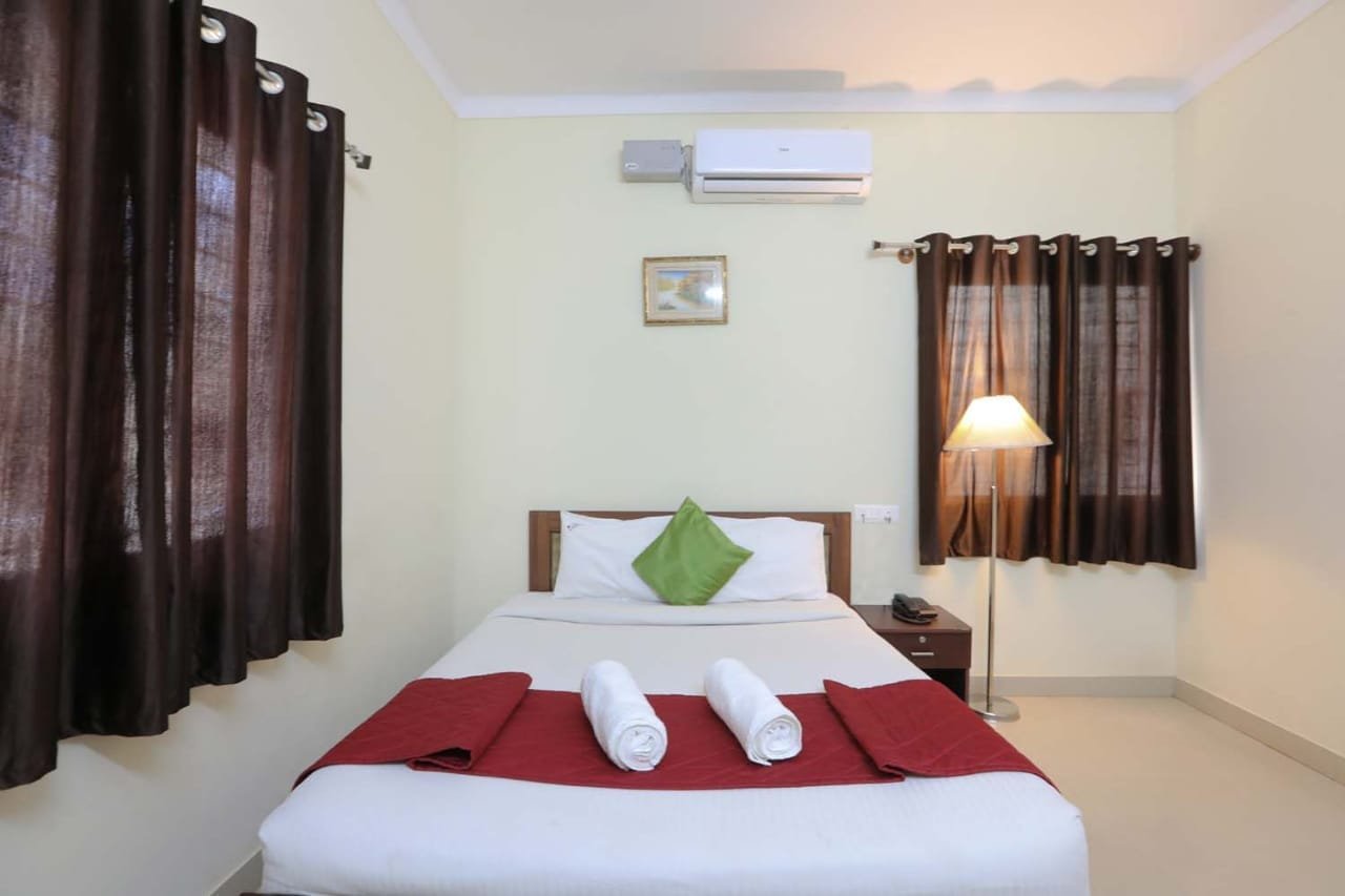 Premium Hotel White Bedsheet Set - Style 23