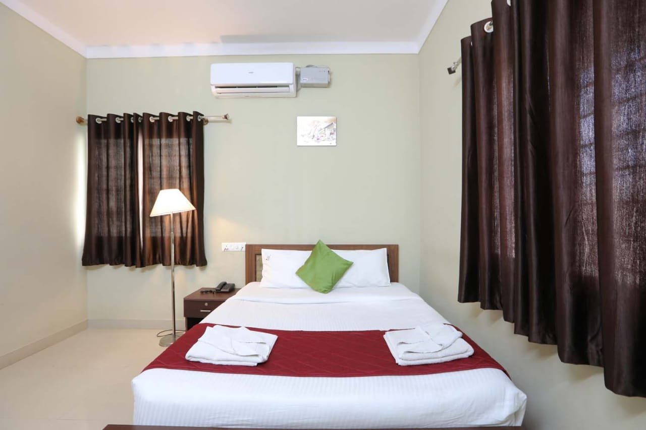Premium Hotel White Bedsheet Set - Style 4