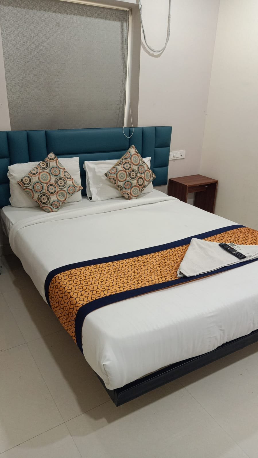 Premium Hotel White Bedsheet Set - Style 5